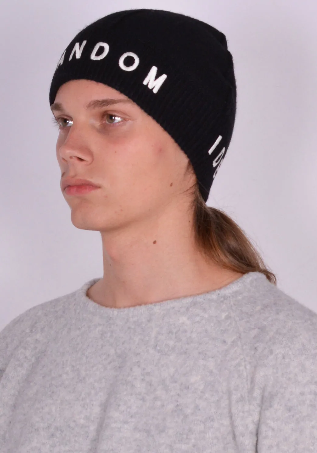 RANDOM IDENTITIES A-65-22 FBW00007 10000 LOGO KNIT BEANIE HAT BLACK