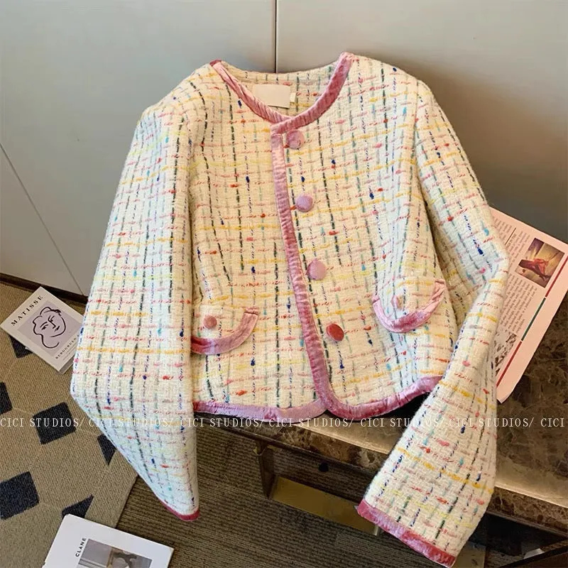 Xiaoxiangfeng colorful plaid braided short coat for women autumn and winter 2023 new Korean version slimming temperament gentle 